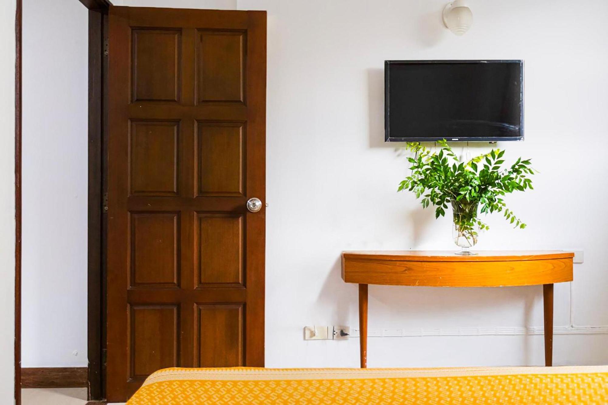 Collection O Howard Square Boutique Hotel Бангкок Екстер'єр фото