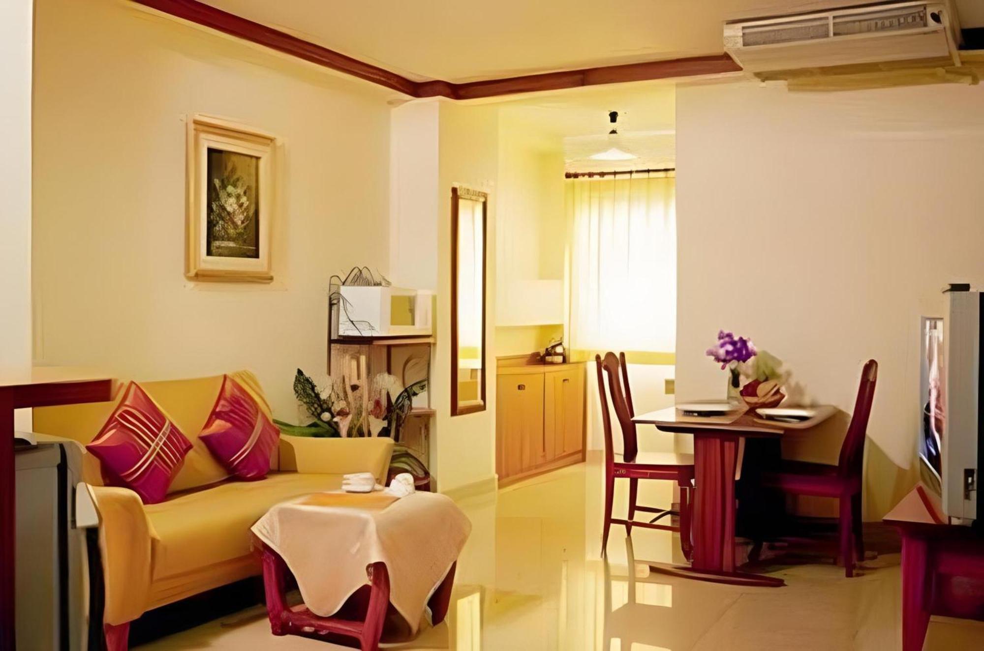 Collection O Howard Square Boutique Hotel Бангкок Екстер'єр фото