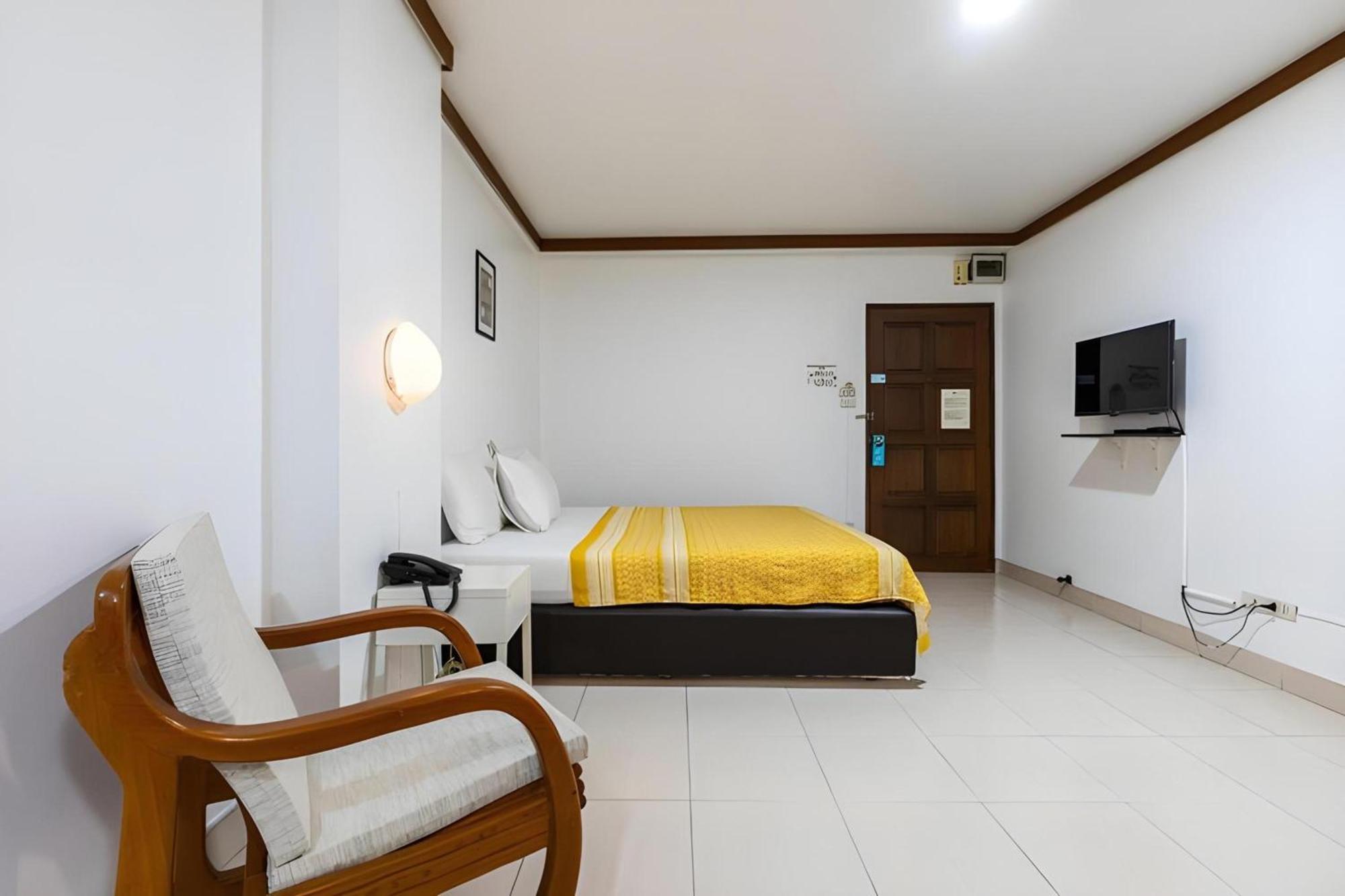 Collection O Howard Square Boutique Hotel Бангкок Екстер'єр фото