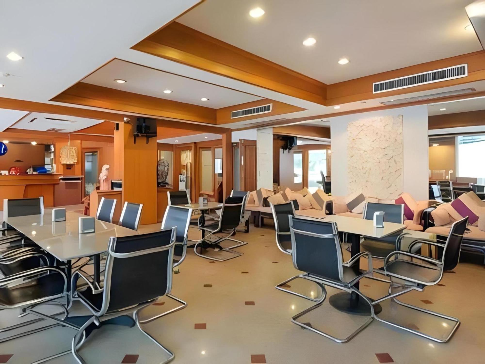 Collection O Howard Square Boutique Hotel Бангкок Екстер'єр фото