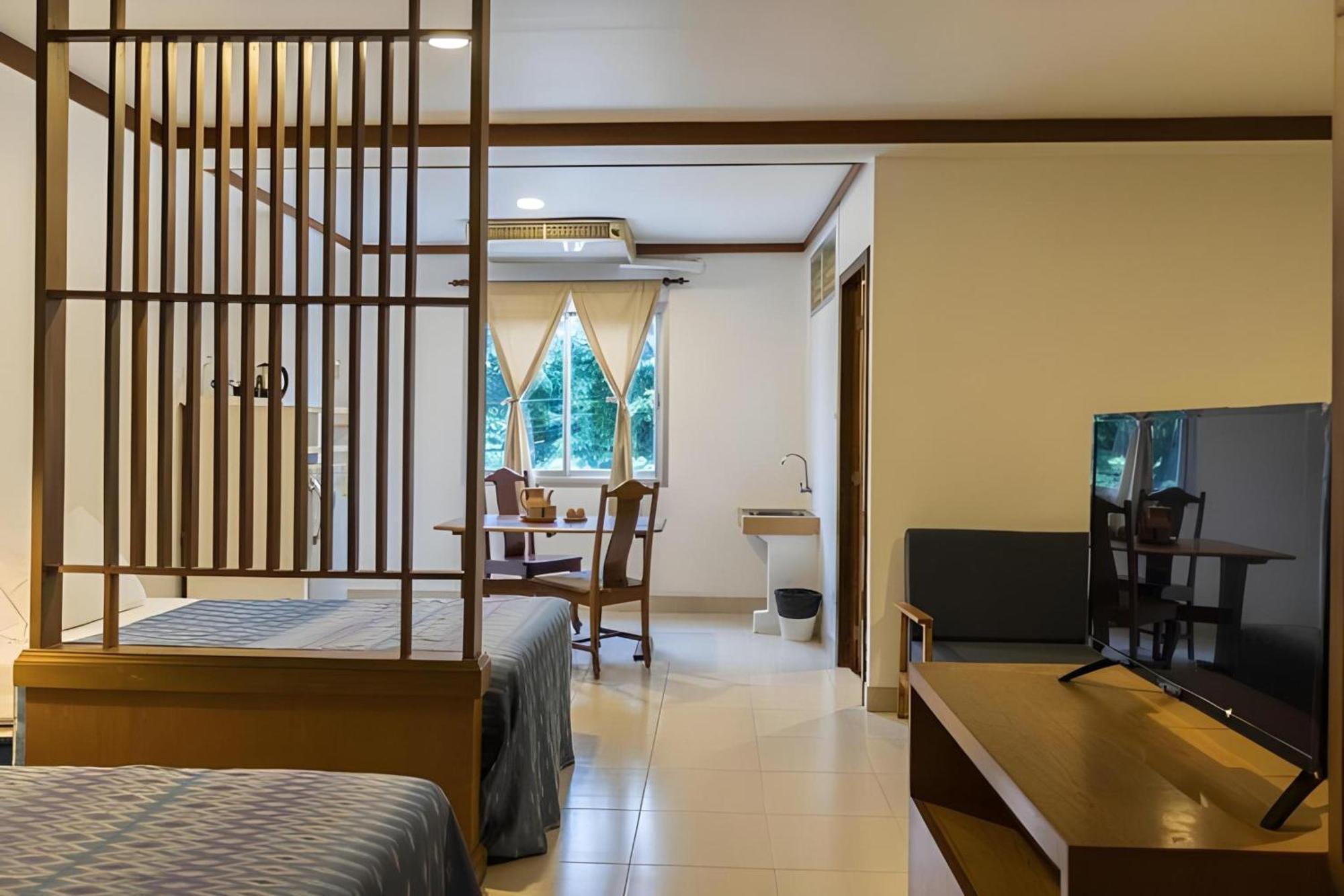 Collection O Howard Square Boutique Hotel Бангкок Екстер'єр фото