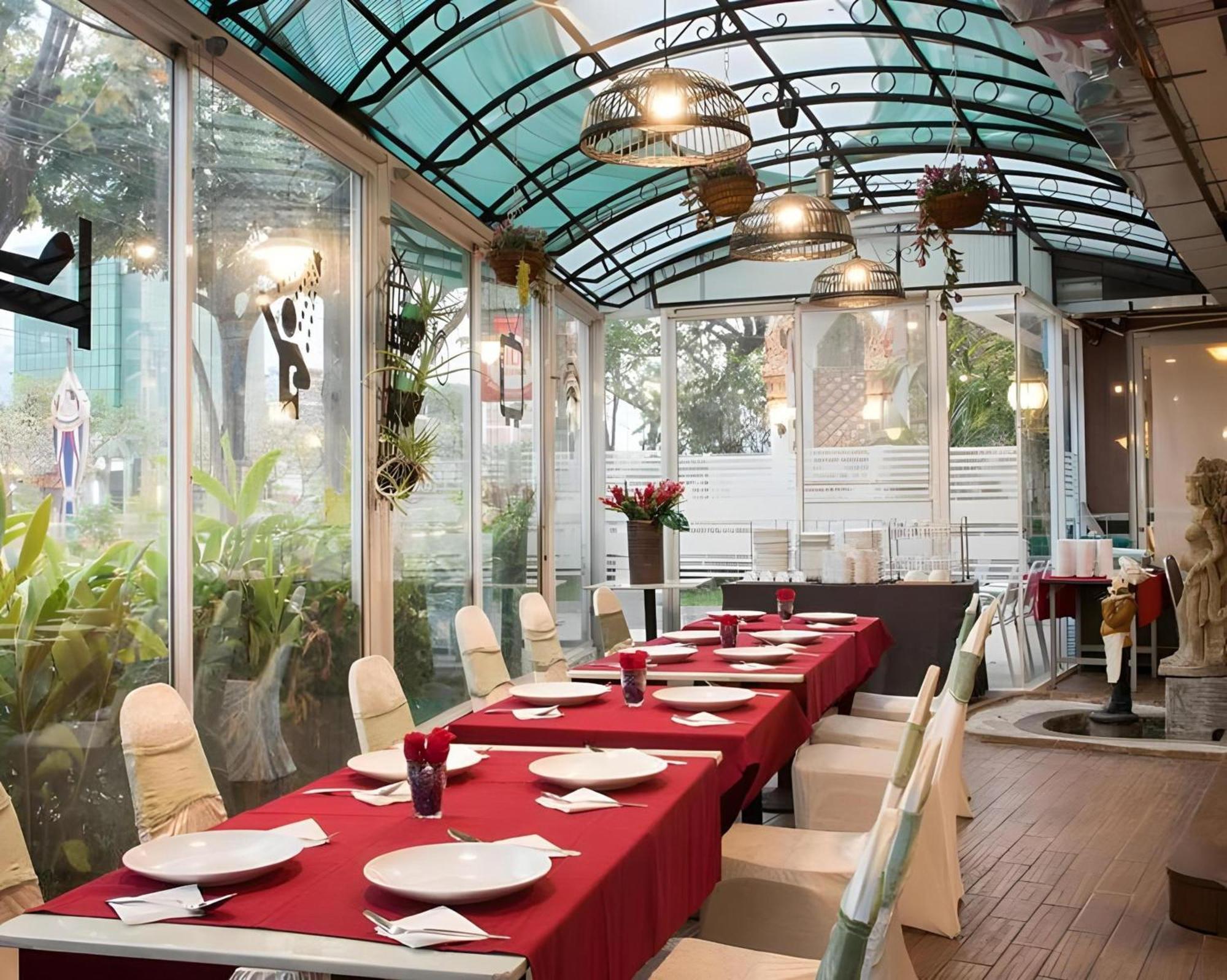 Collection O Howard Square Boutique Hotel Бангкок Екстер'єр фото